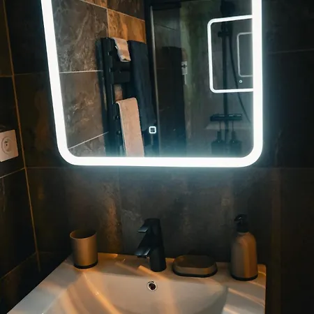 Apartman Chic & Elegant Proche De La Yffiniac